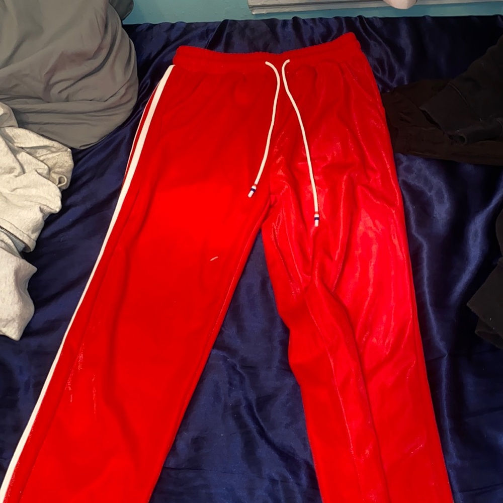 Red fashion nova joggers !